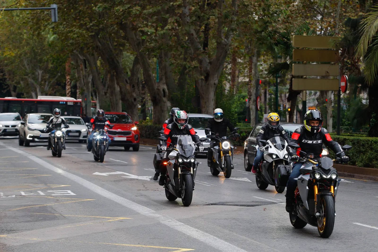Groepsrit met Energica-motoren door Valencia